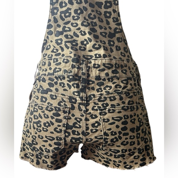 5/25$ ✨ Cheetah Overalls - Picture 8 of 13